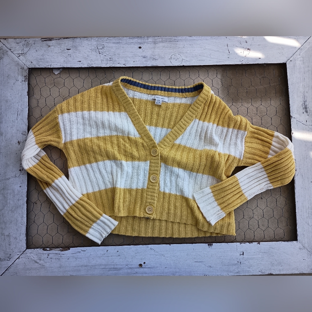 Women's XXS Cropped Button V-Neck  Cardigan Sweater. Excellent!! 👌🏻👀